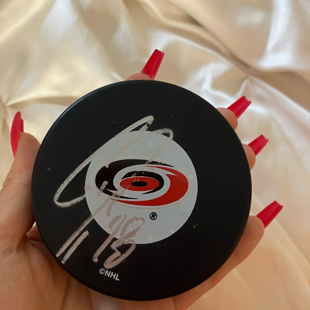 Signed Hockey Puck NHL 2018
